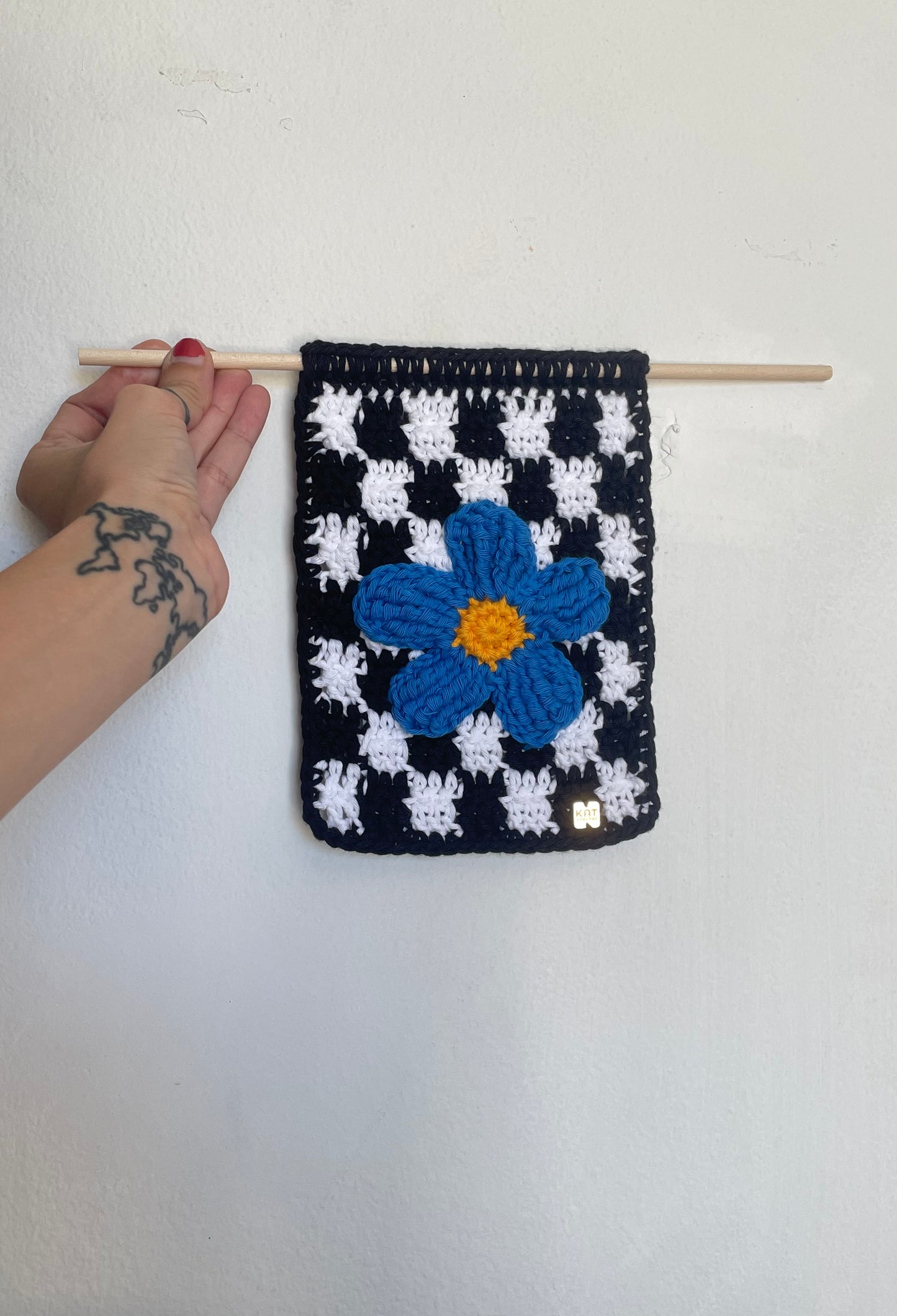 Flower with checkered crochet wall hanger