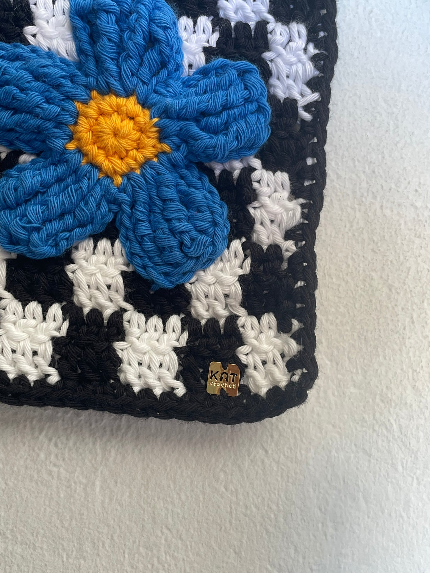 Flower with checkered crochet wall hanger