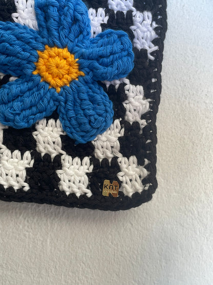 Flower with checkered crochet wall hanger