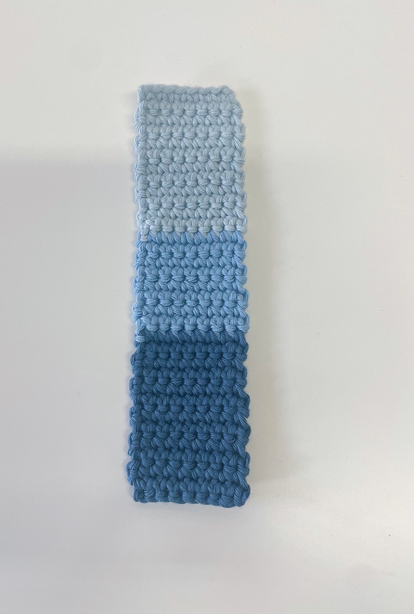 Blue Shades Crochet Bookmark | Marcapáginas